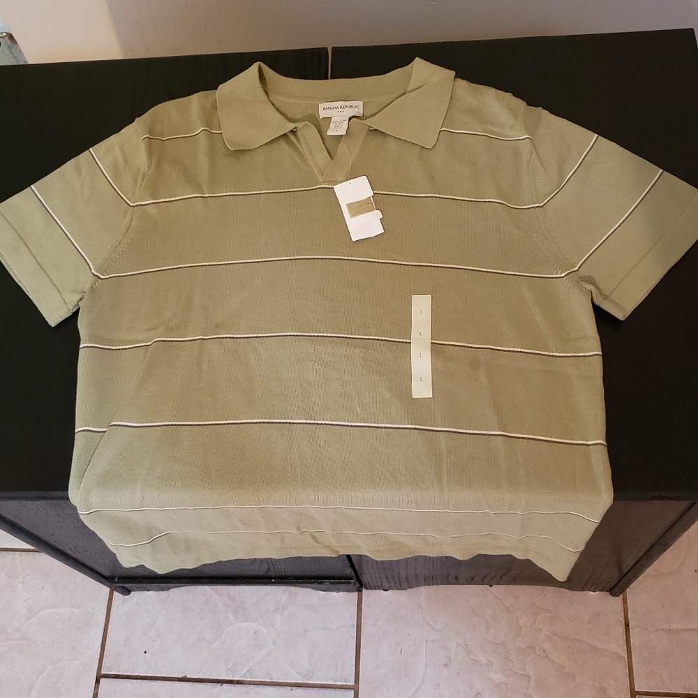 Banana Republic Large Collard V neck SS Shirt New